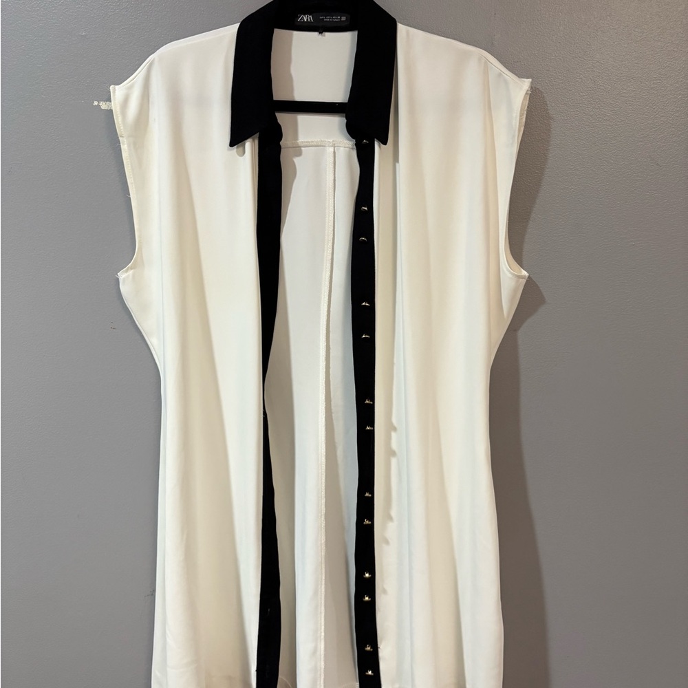 Zara Black and White Sleeveless Button Down Shirt